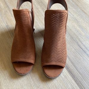 New without tags women’s sandal